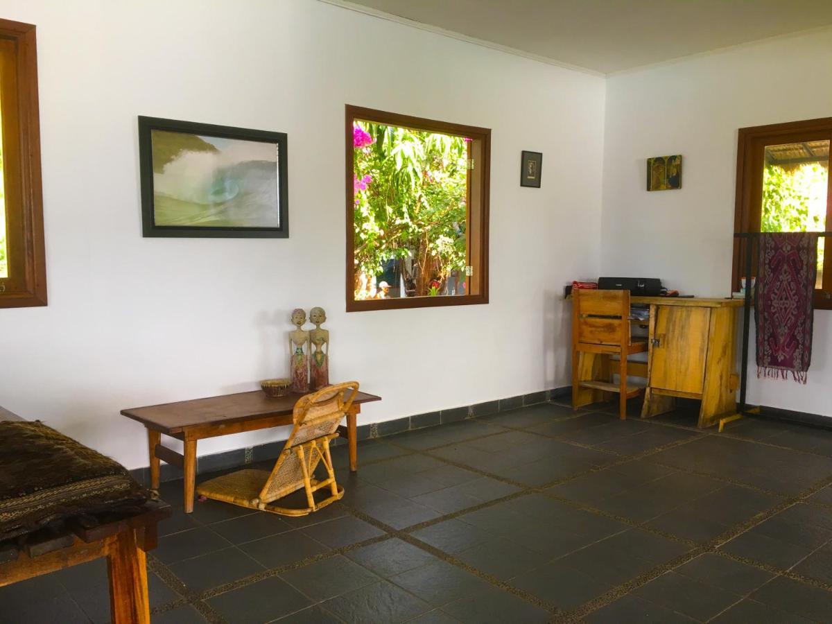 Merdeka House Maluk 외부 사진