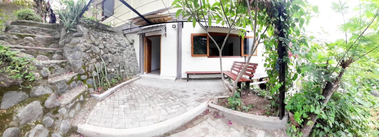 Merdeka House Maluk 외부 사진